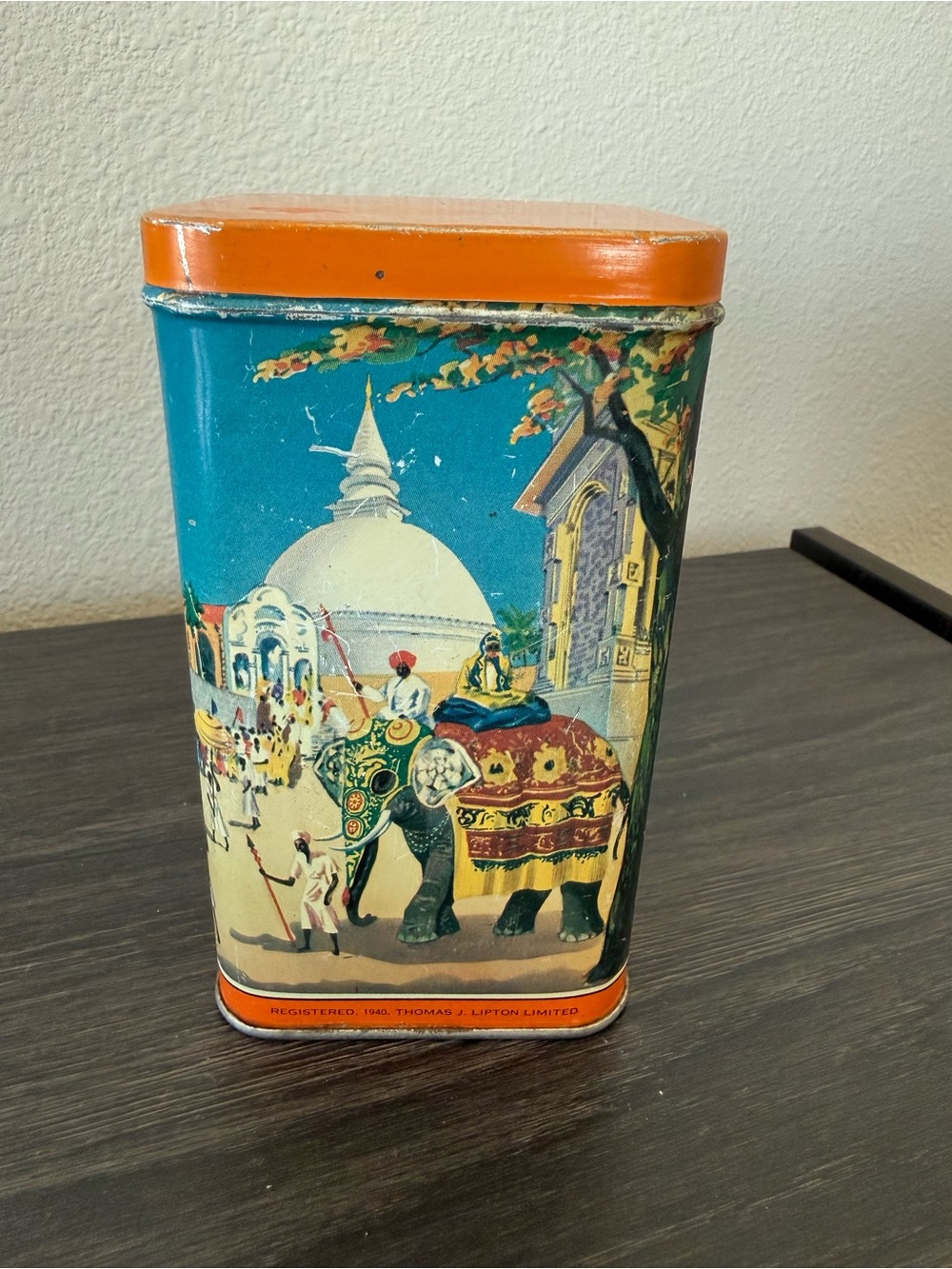 Vintage Liptons Small Leaf Tea Rusty Tin box with lid elephants